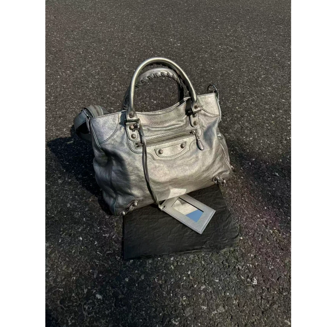 95新 Balenciaga/巴黎世家 【小考拉】巴黎世家 银色中号机车斜挎包