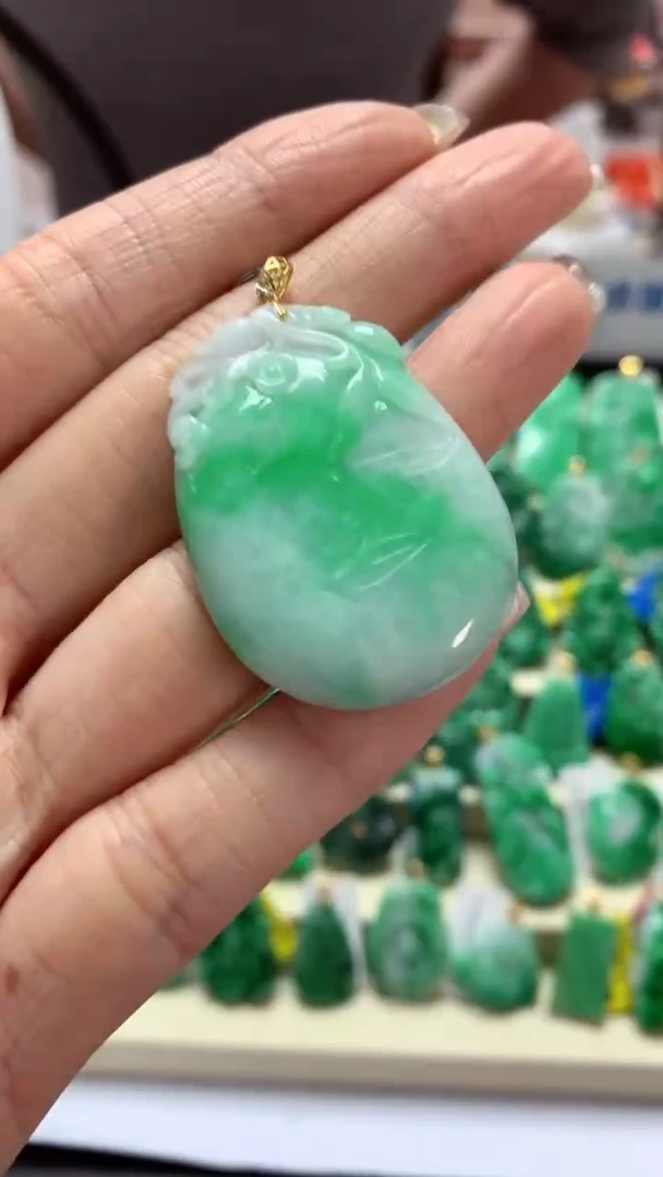 【闪购商品】翡翠吊坠(不含链)18K金镶嵌挂件