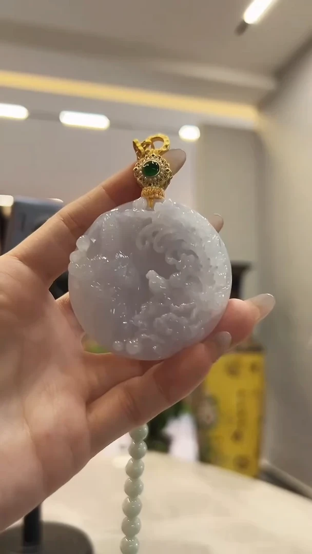 翡翠未镶嵌颈饰观音