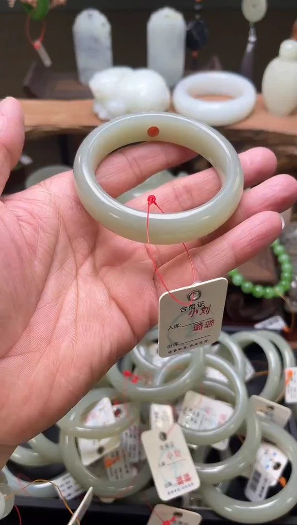 【闪购商品】和田玉手镯未镶嵌且末青白 58圈 9004218