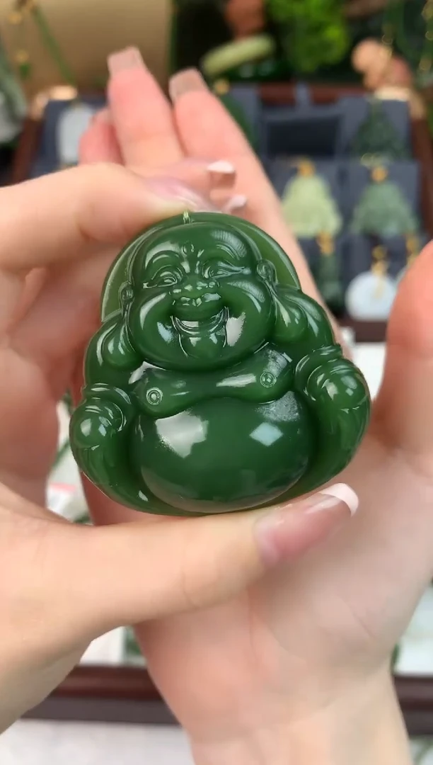 颈饰18K金镶嵌和田玉吊坠50mm