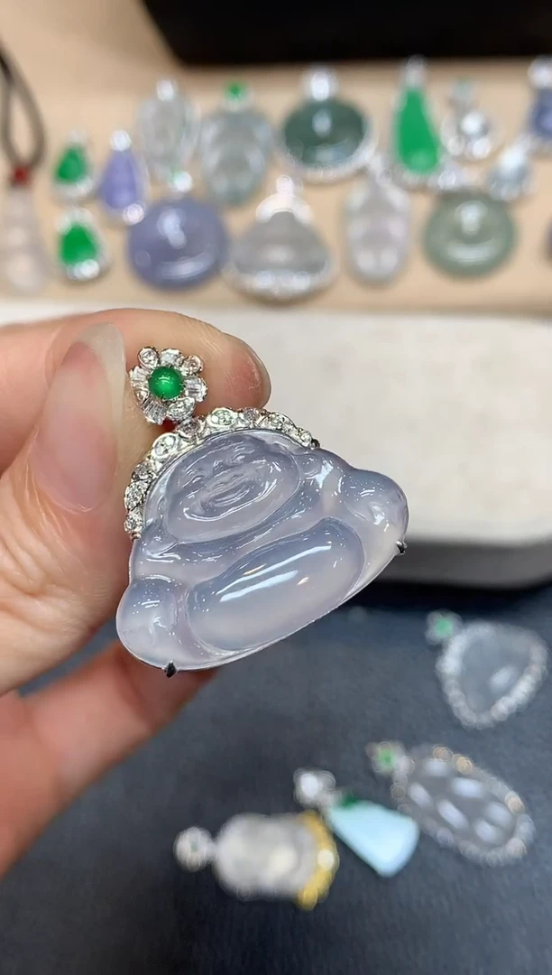 颈饰18K金镶嵌翡翠佛公【无服务费