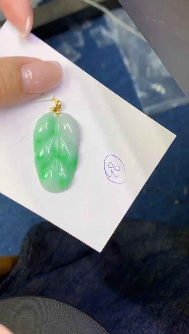 翡翠18K金镶嵌颈饰缅甸天然翡翠A货