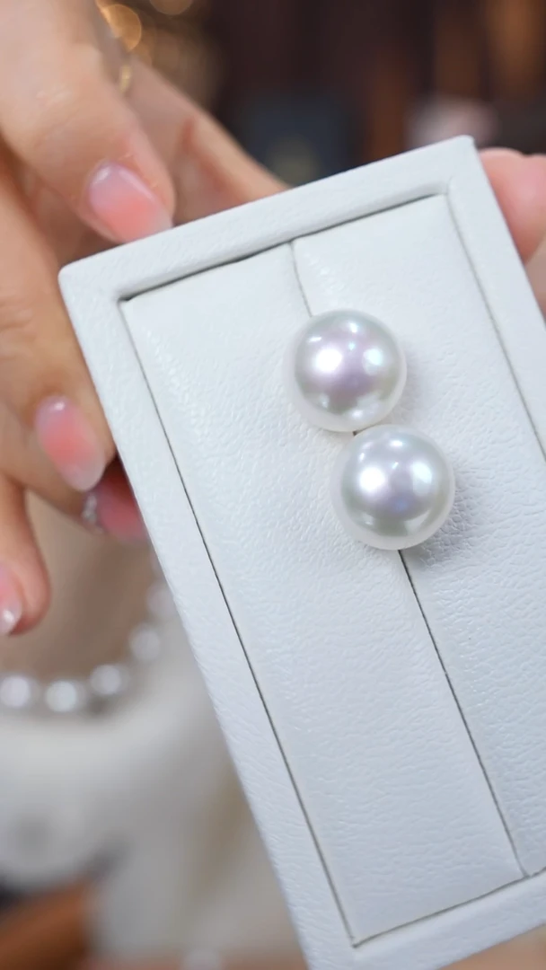18K金镶嵌耳钉海水珍珠澳白14-15mm