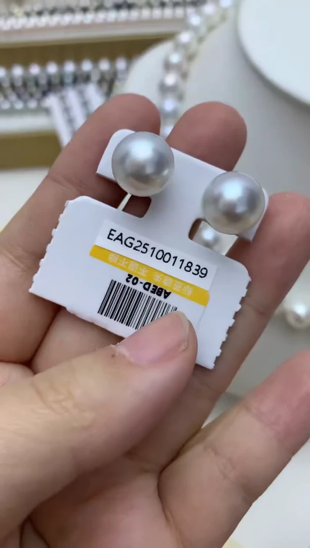 铂Pt900镶嵌耳饰海水珍珠q4