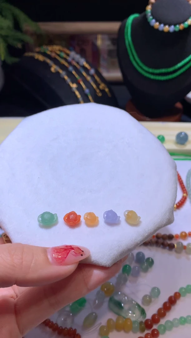 【闪购商品】定制翡翠未镶嵌多样性发货一颗 520+52