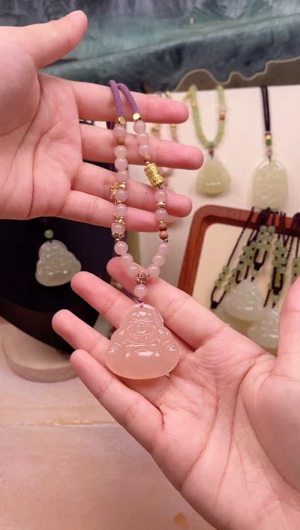 吊坠(赠链)未镶嵌石英质玉藕粉佛公 重工珠链
