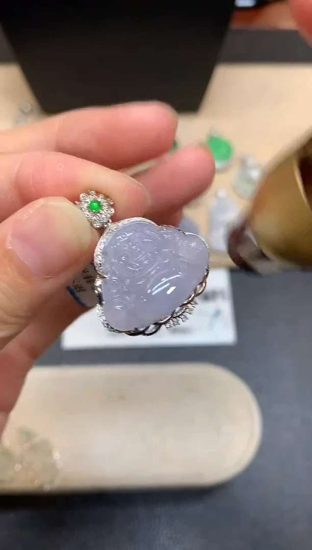 颈饰18K金镶嵌翡翠佛公【无服务费