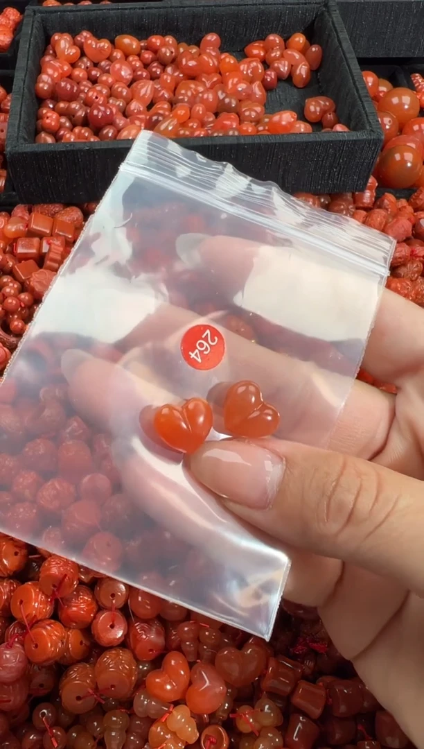 南红玛瑙未镶嵌颈饰1