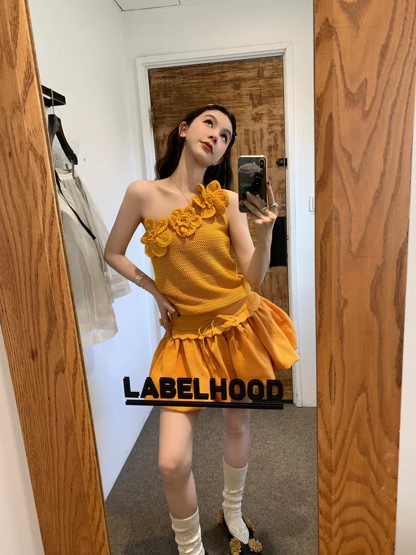 周美美 少女织物立体钩花单肩背心花苞裤镂空针织套装