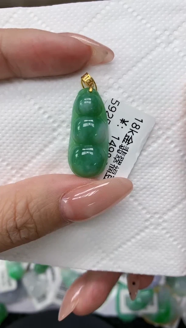 颈饰18K金镶嵌翡翠 1111111111