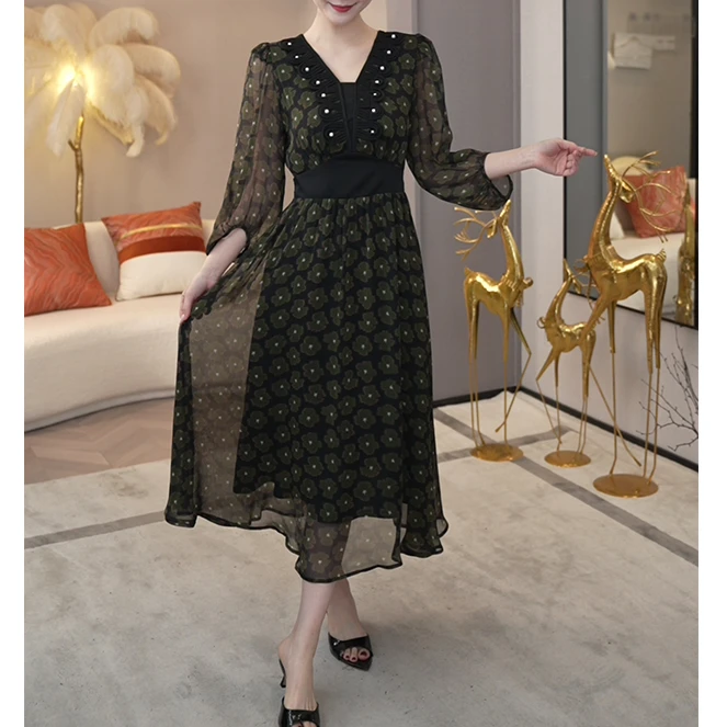 现货2025春秋新款【DD-X2513】高级感轻奢气质小众V领黑色连衣裙子