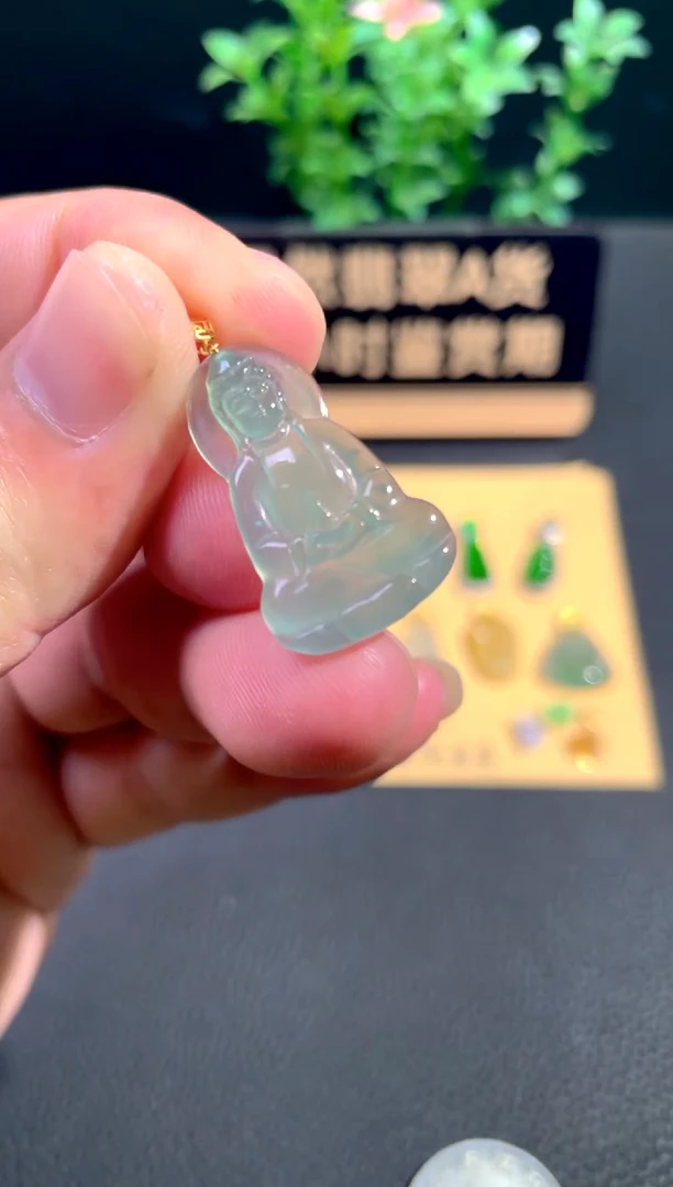 颈饰18K金镶嵌翡翠翡翠