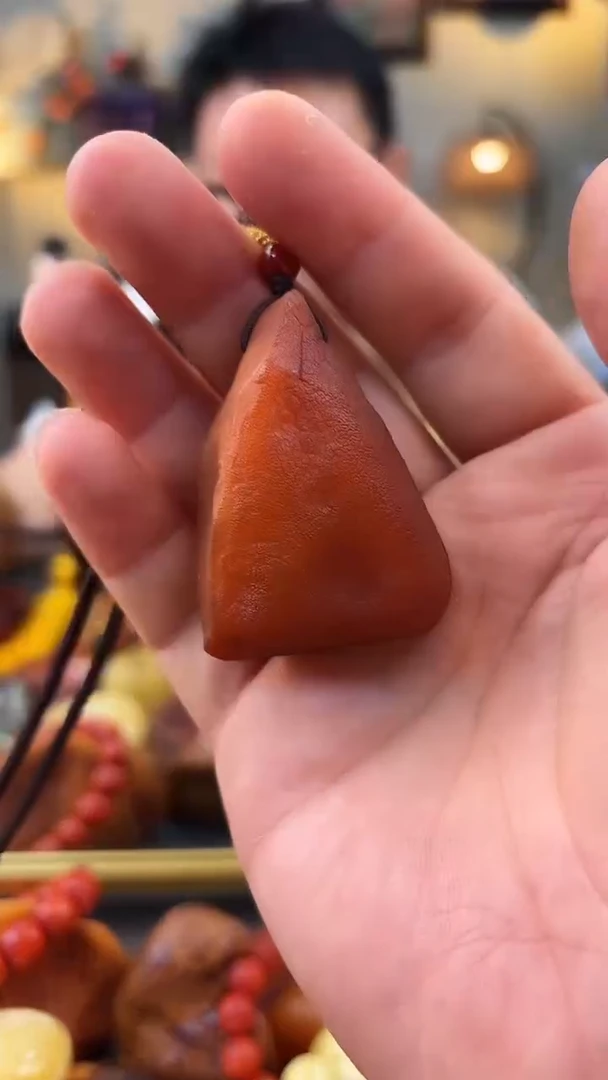 未镶嵌颈饰琥珀吊坠