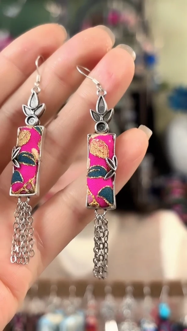 彩云南阁非遗老绣饰品676*