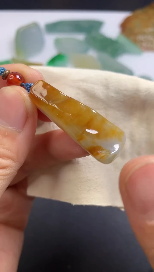 颈饰未镶嵌翡翠