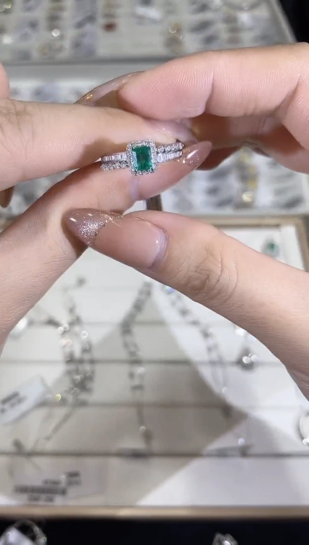 18K金镶嵌戒指祖母绿YT