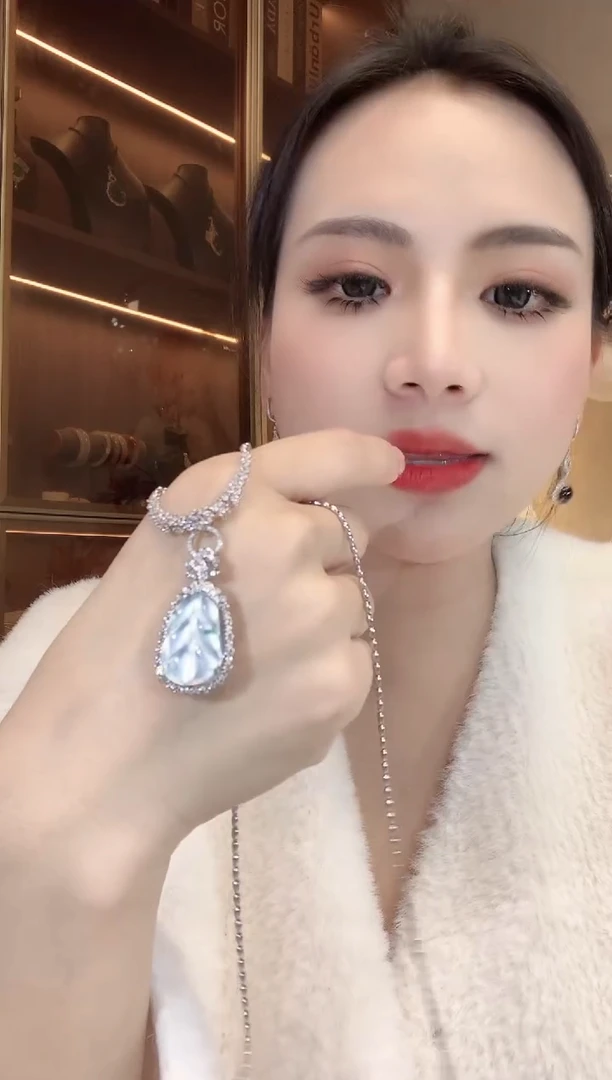 【闪购商品】翡翠吊坠(不含链)18K金镶嵌C36