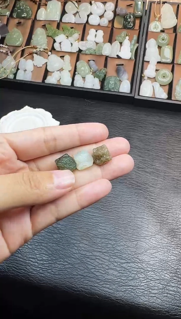 【闪购商品】和田玉颈饰未镶嵌12醒狮头