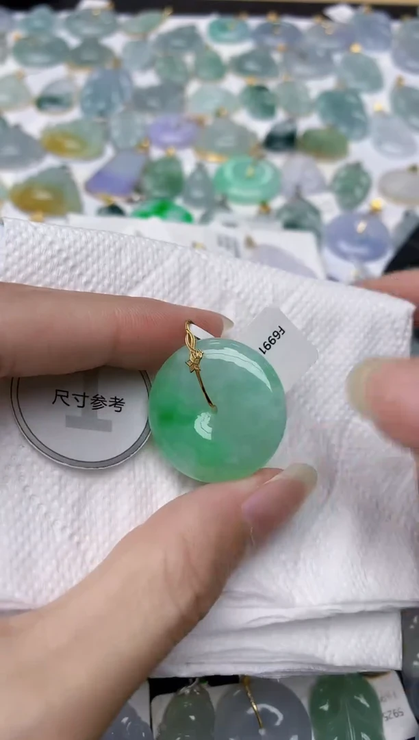 翡翠18K金镶嵌颈饰天然A货翡翠