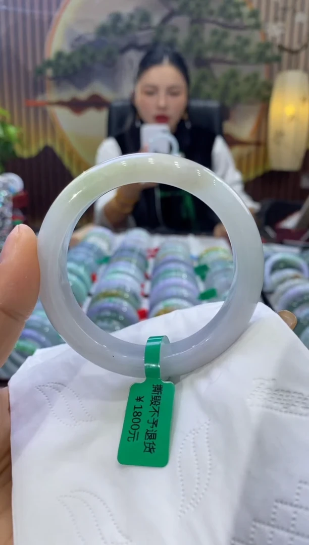 【闪购商品】翡翠手镯未镶嵌多人08680