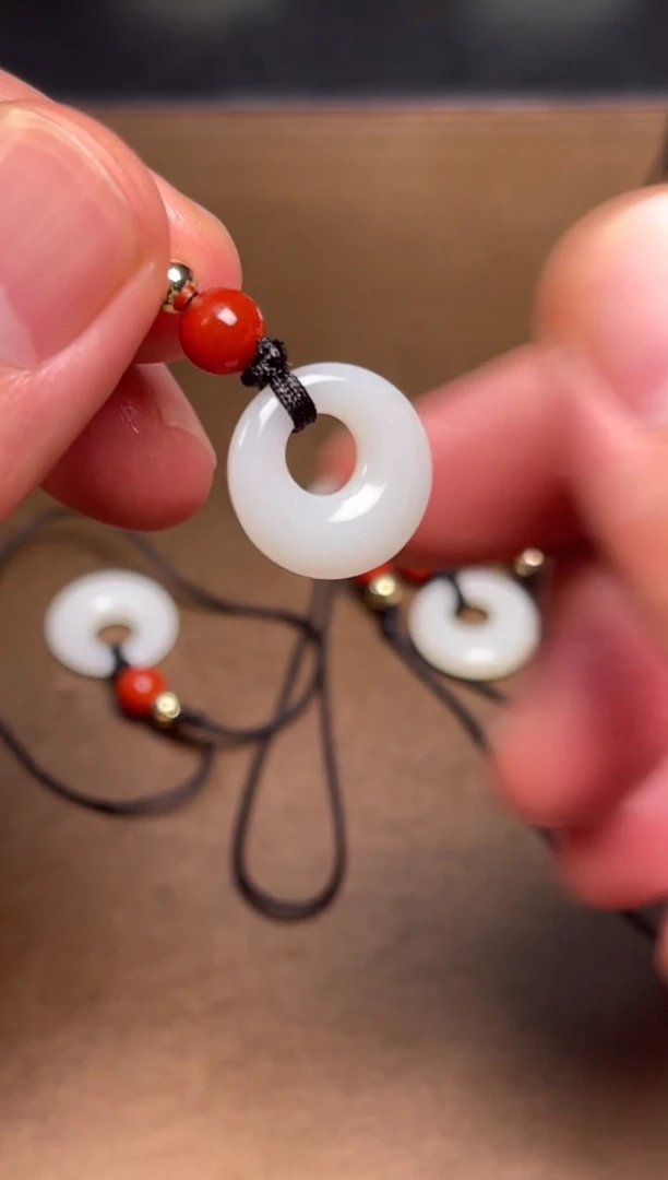 【闪购商品】和田玉颈饰未镶嵌2 卡15mm尺寸