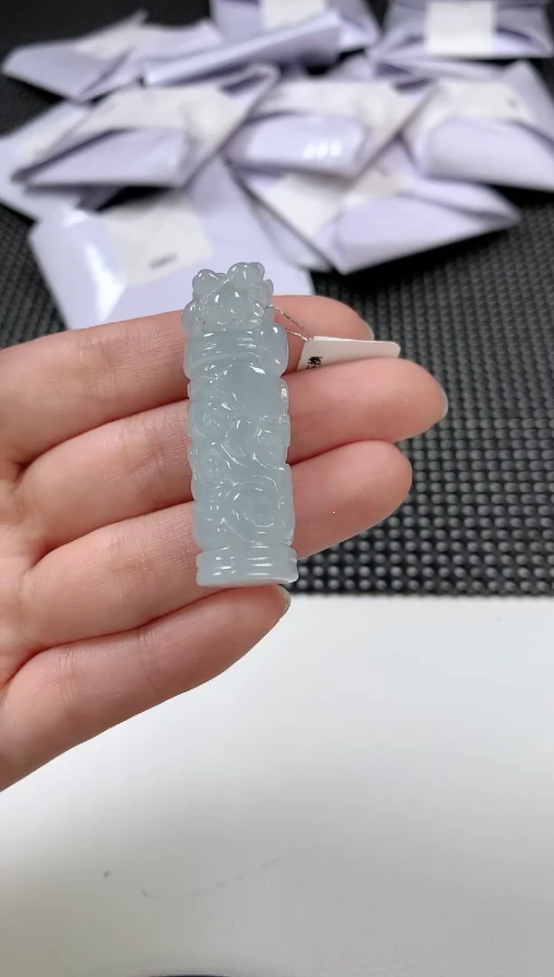 翡翠未镶嵌颈饰64