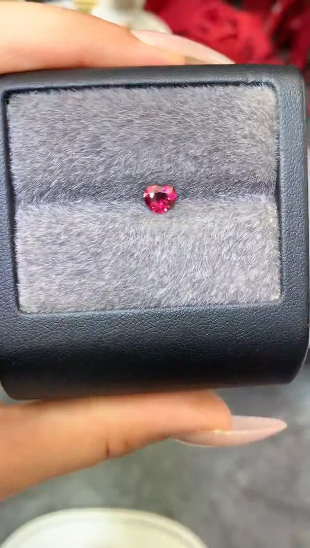 裸石尖晶石心形 红蔷薇色调 0.58ct