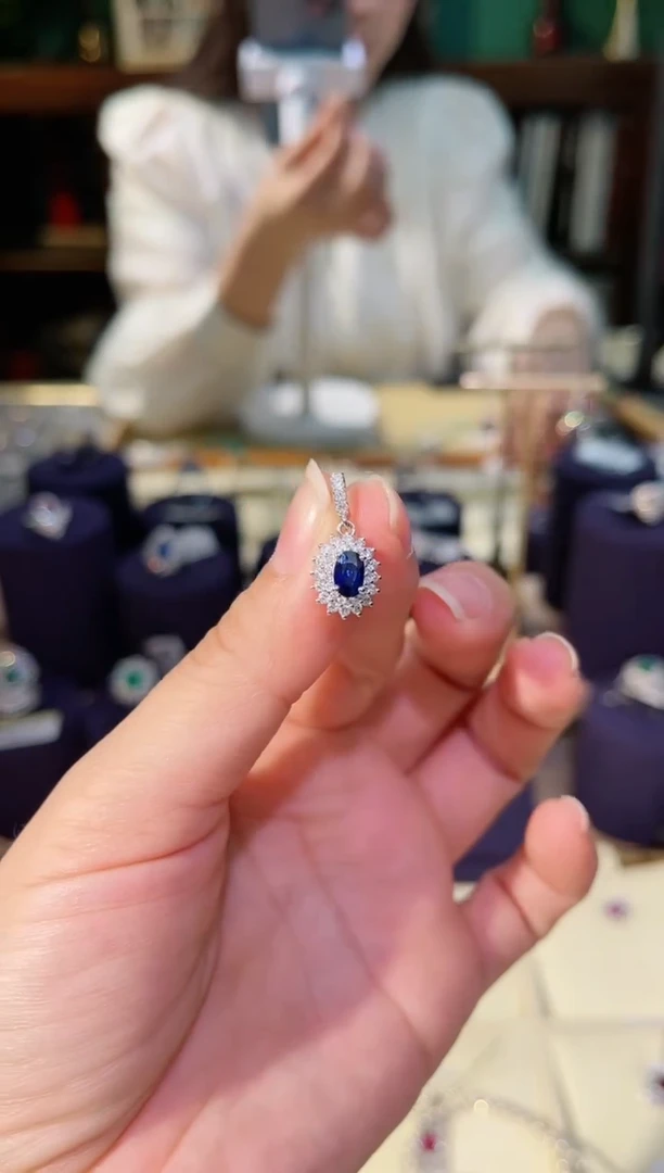 【闪购商品】蓝宝石吊坠(不含链)18K金镶嵌61分蓝宝石钻石吊坠