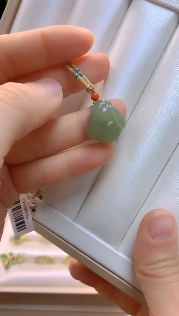 【闪购商品】和田玉吊坠未镶嵌小蜜蜂