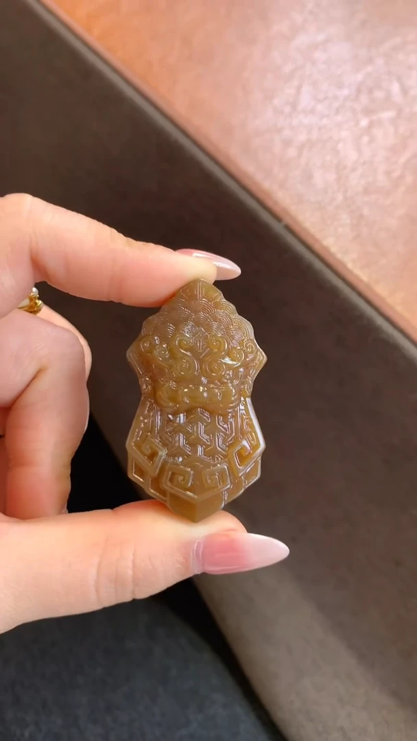 未镶嵌和田玉挂件且末红糖兽面吊坠