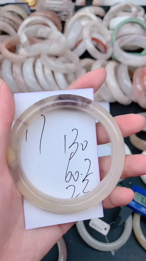 未镶嵌手镯石英质玉130