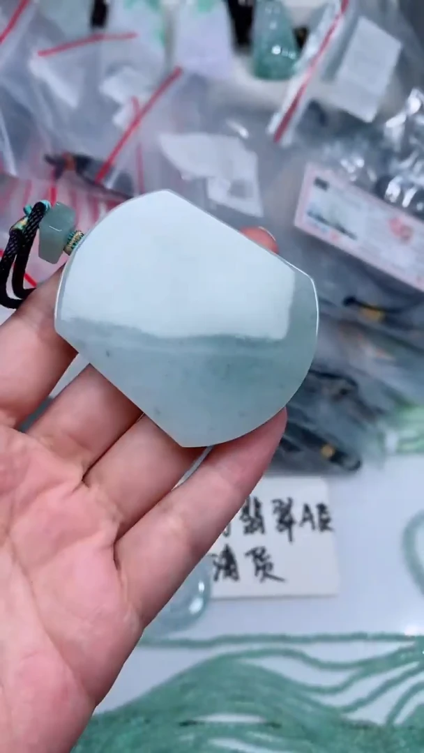 颈饰未镶嵌翡翠吊坠