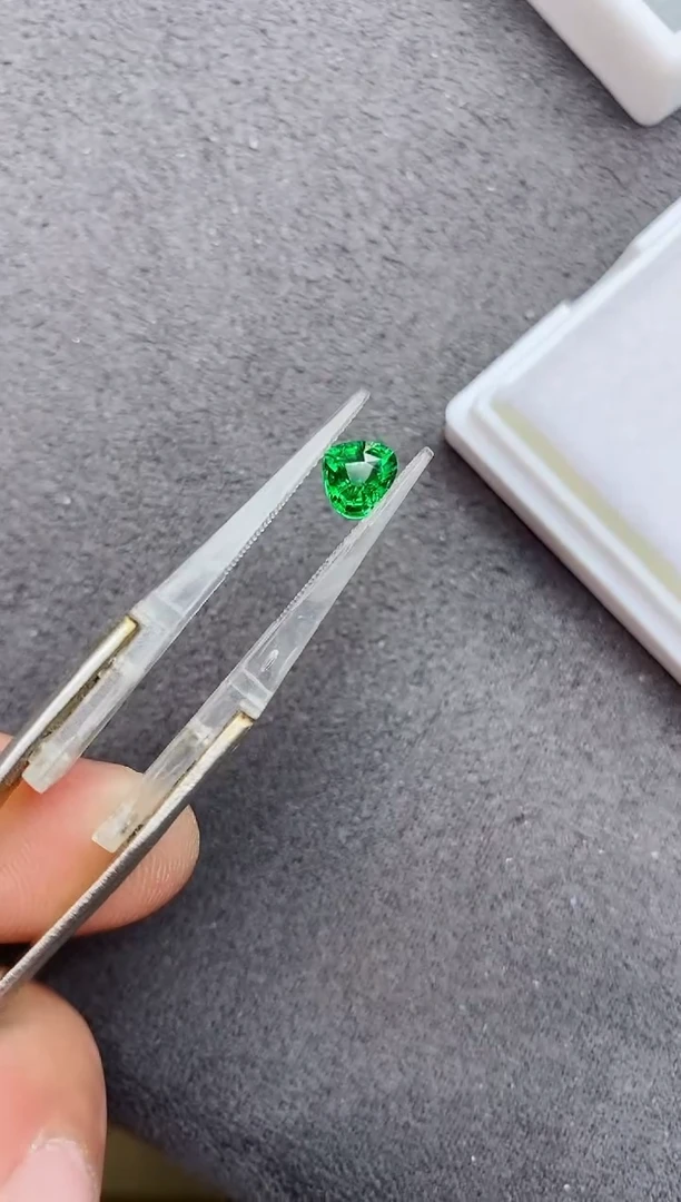 未镶嵌裸石石榴石（沙弗莱）1.03ct