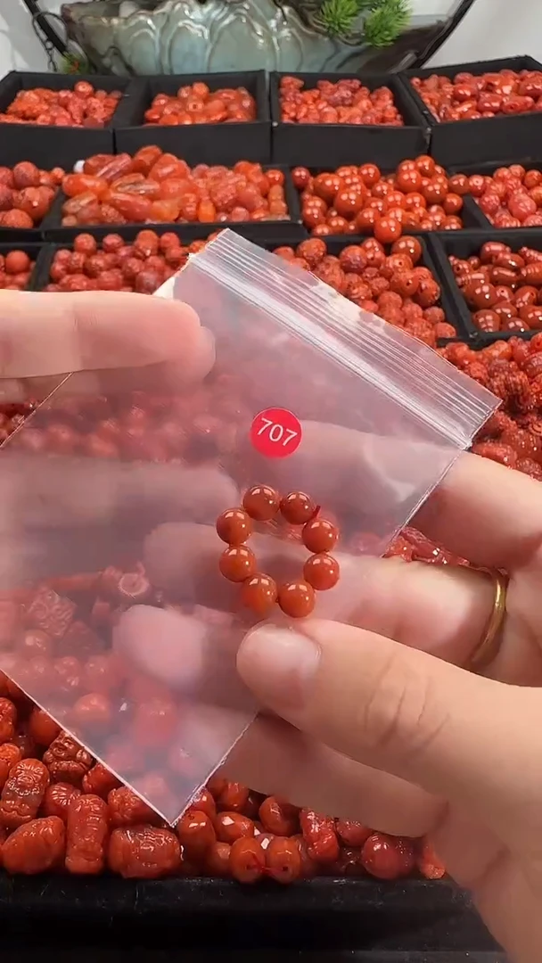 颈饰未镶嵌南红玛瑙1