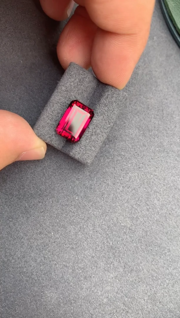 【闪购商品】石榴石裸石未镶嵌8.5ct镁铝榴石