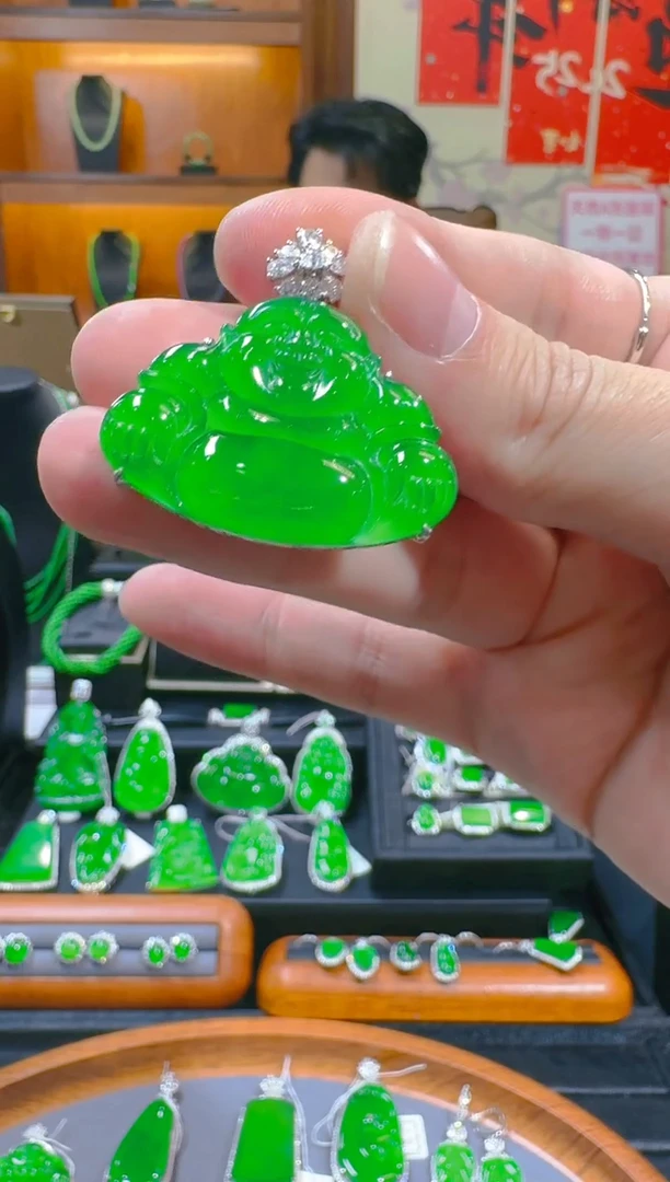 【闪购商品】翡翠吊坠(赠链)18K金镶嵌天然A货翡翠