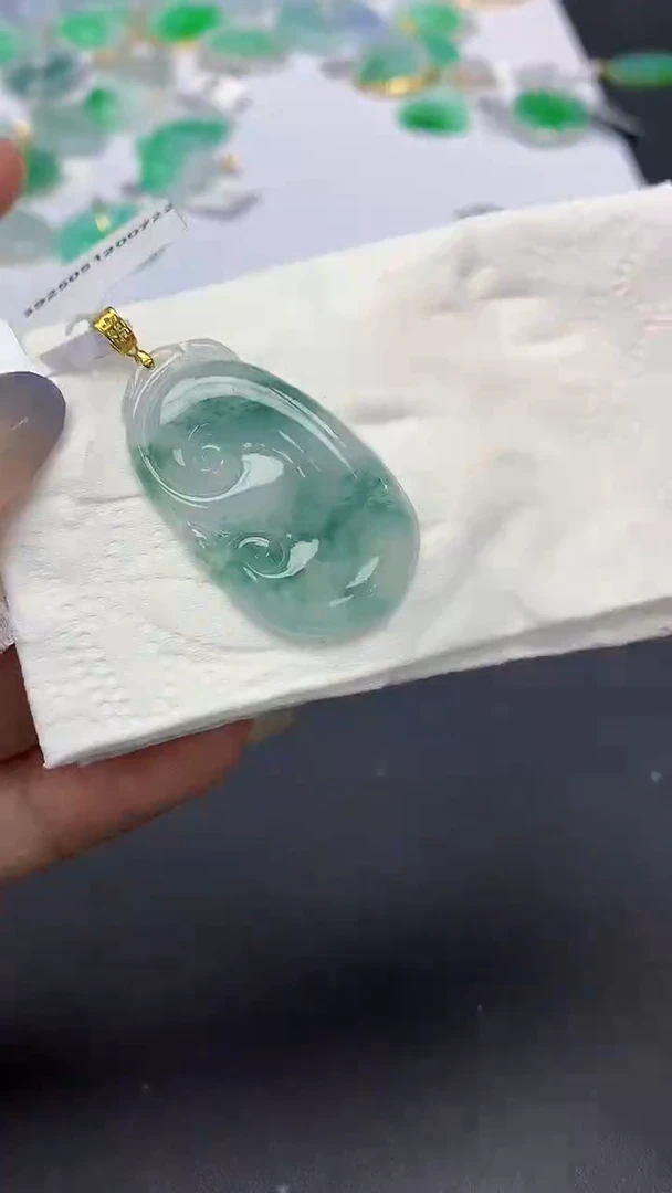 翡翠18K金镶嵌颈饰天然缅甸a货翡翠