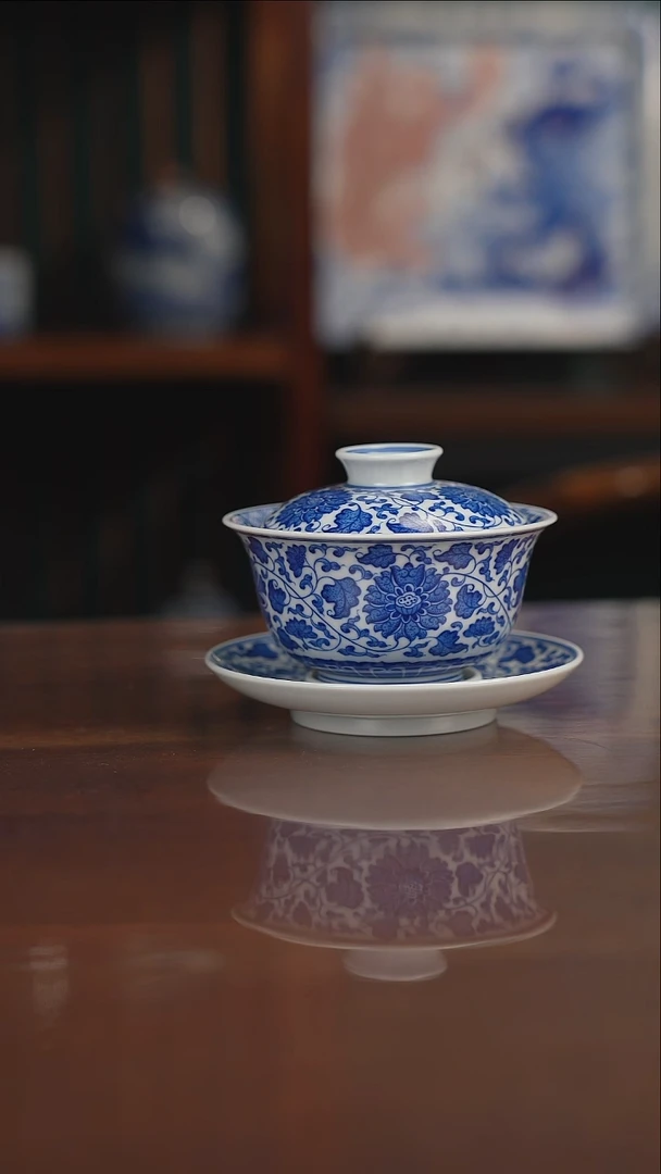 晓月窑青花缠枝盖碗
