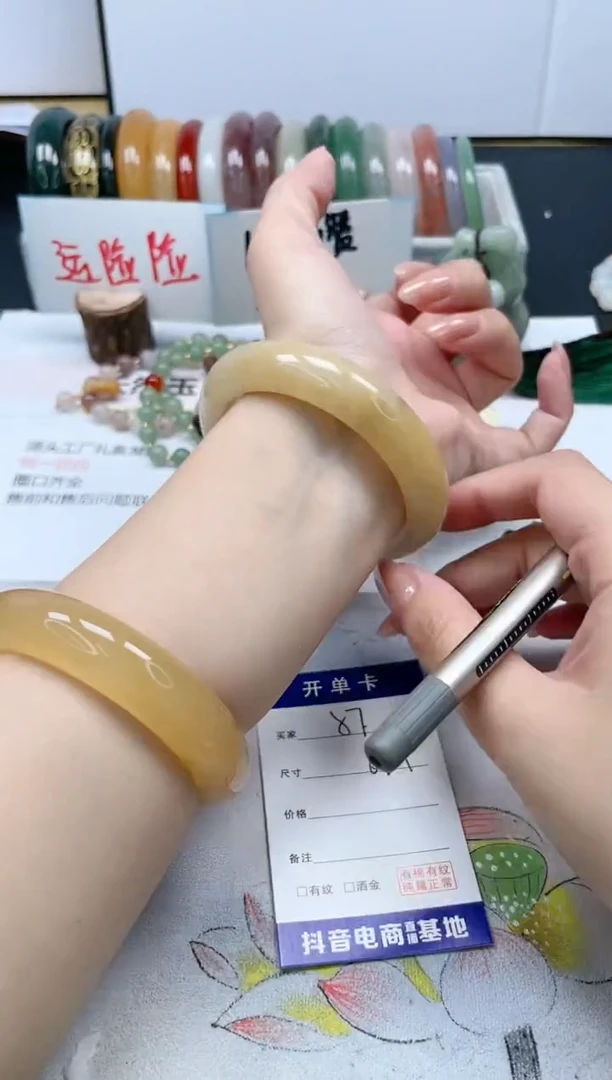 【闪购商品】石英质玉手镯未镶嵌87/62.1