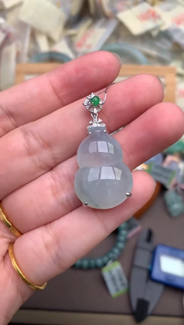 翡翠挂件18K金镶嵌  —