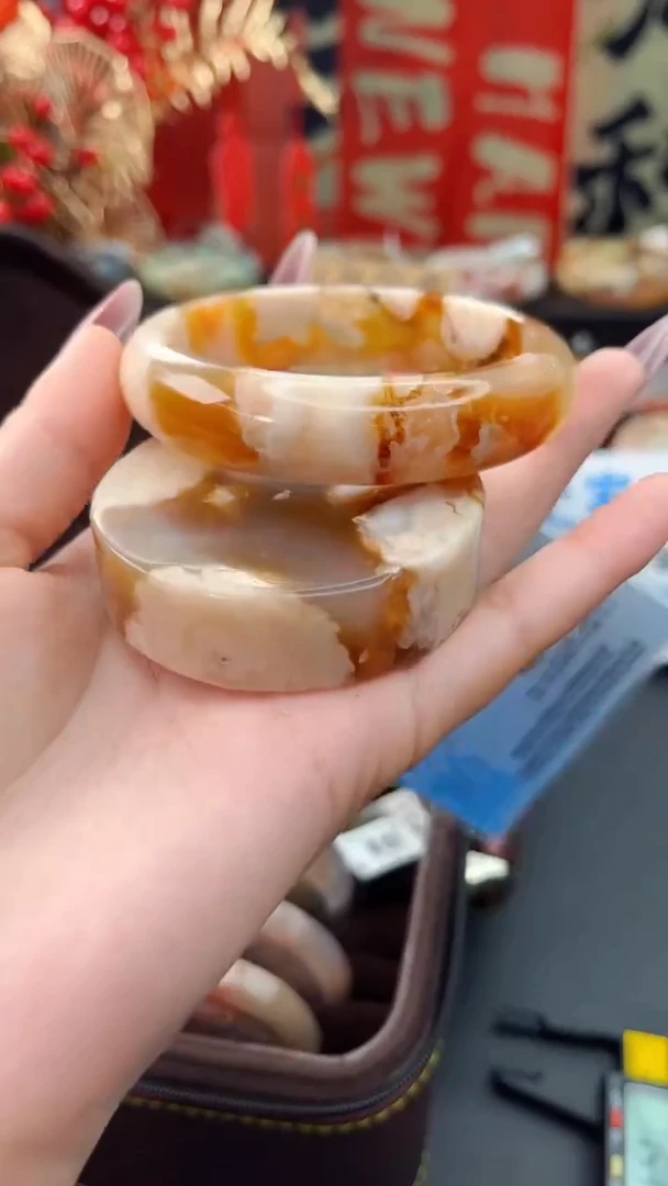 【闪购商品】石英质玉手镯未镶嵌赠送镯心（60圈口