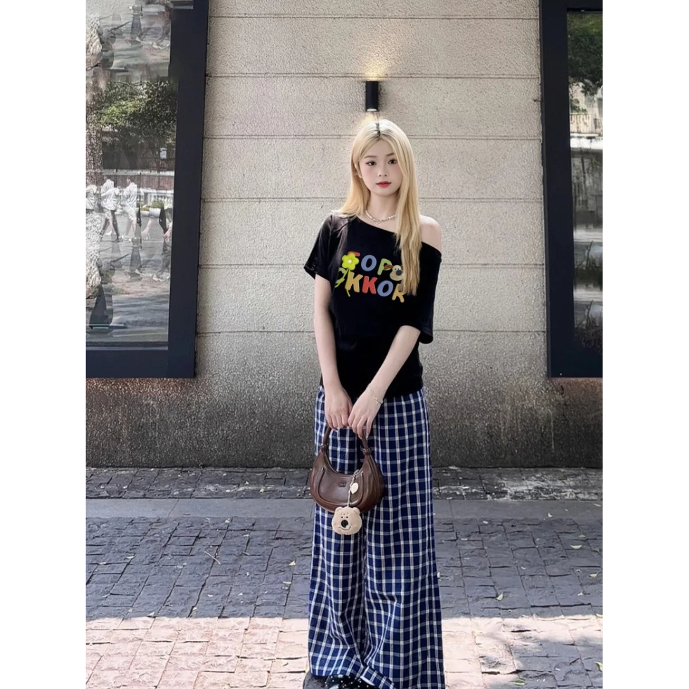 夏季新款露肩短袖t恤女卡通立体玩偶挂件学院风长款格子裤两件套