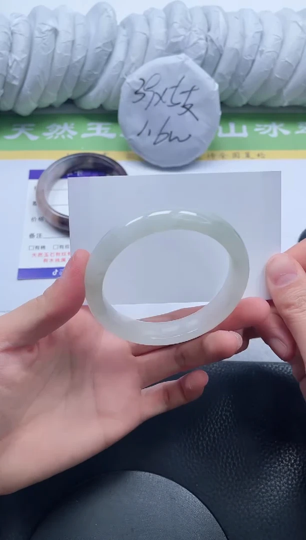 【闪购商品】石英质玉手镯未镶嵌A145-56