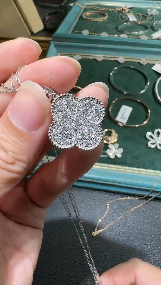 【闪购商品】钻石套链18K金镶嵌大四叶草套链GHJ