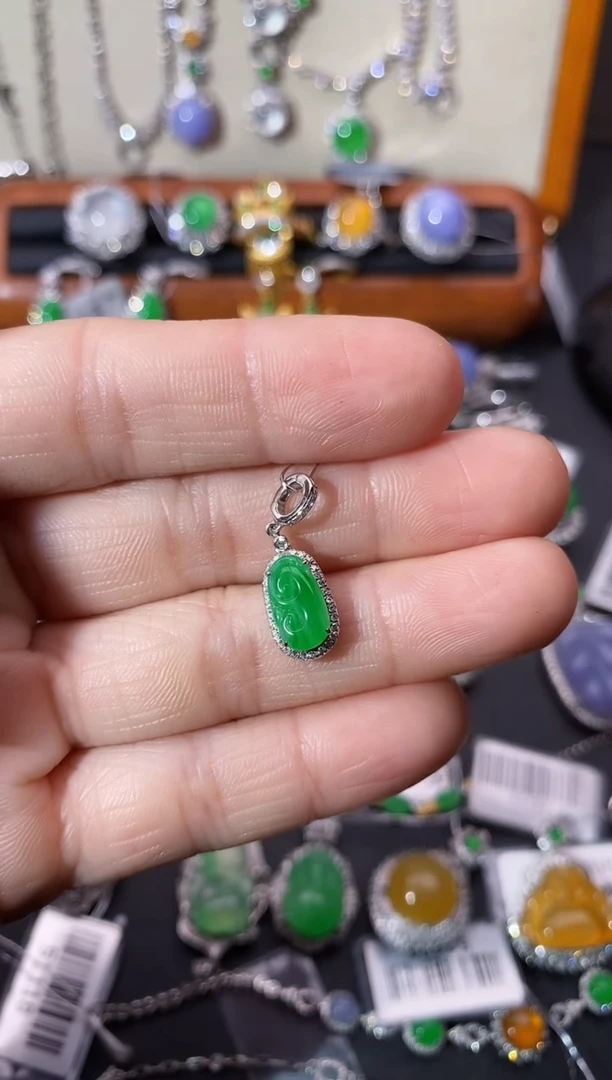 【闪购商品】翡翠吊坠(不含链)18K金镶嵌吊坠