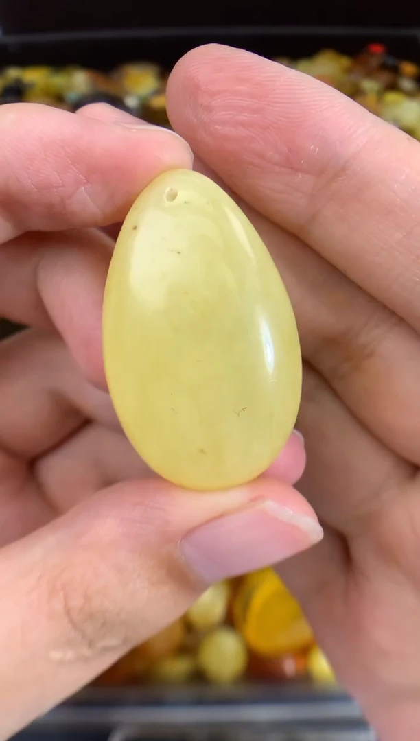 蜜蜡未镶嵌珠宝奇石1