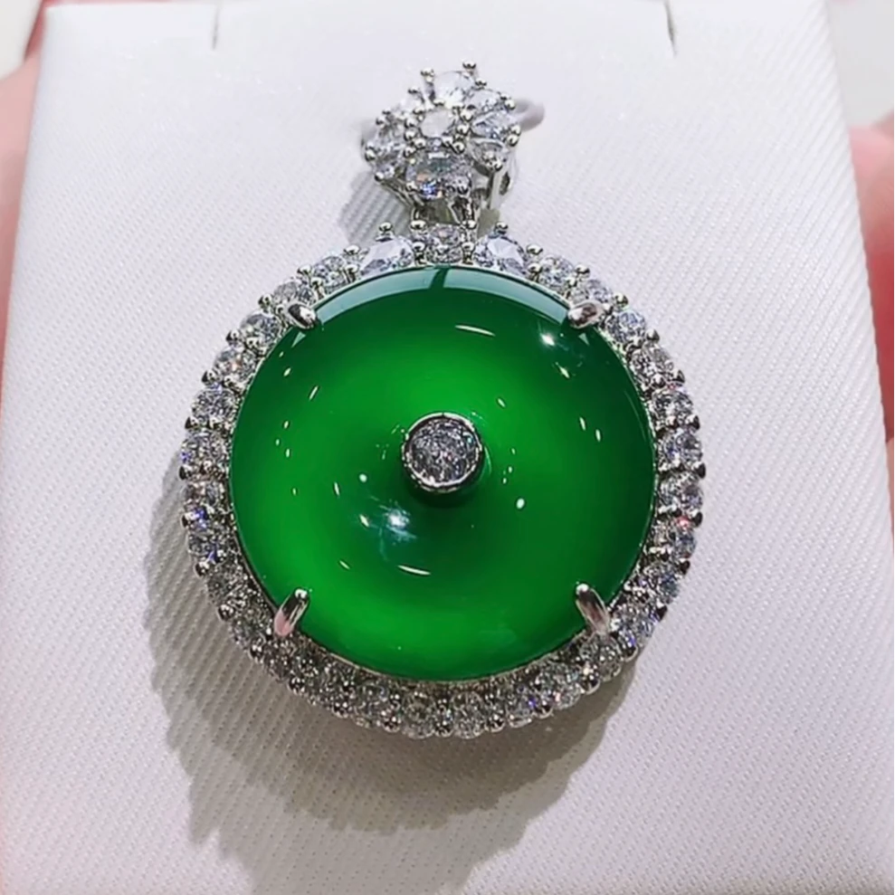 【小女王珠宝】天然绿玉髓满绿满钻平安扣吊坠白银色底托（赠链）