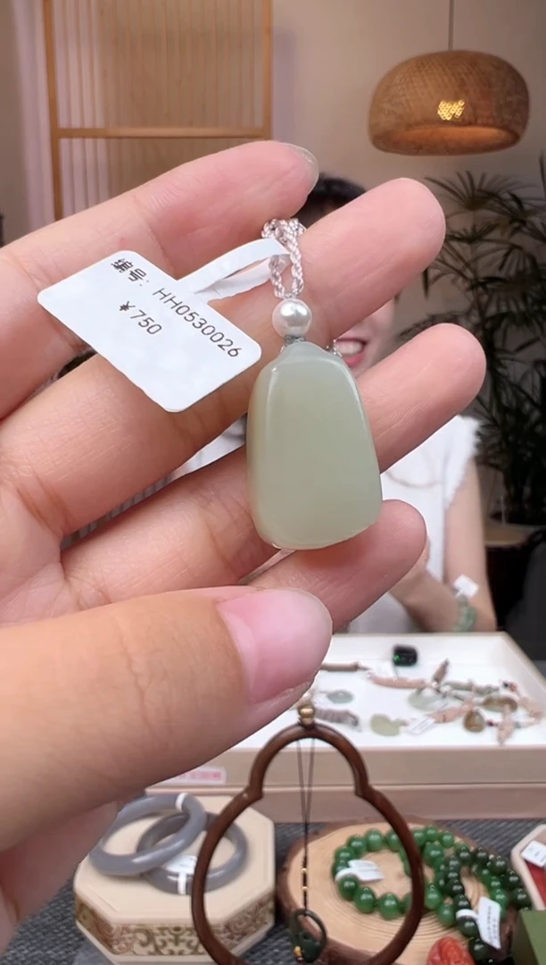 和田玉未镶嵌颈饰吊坠 HH