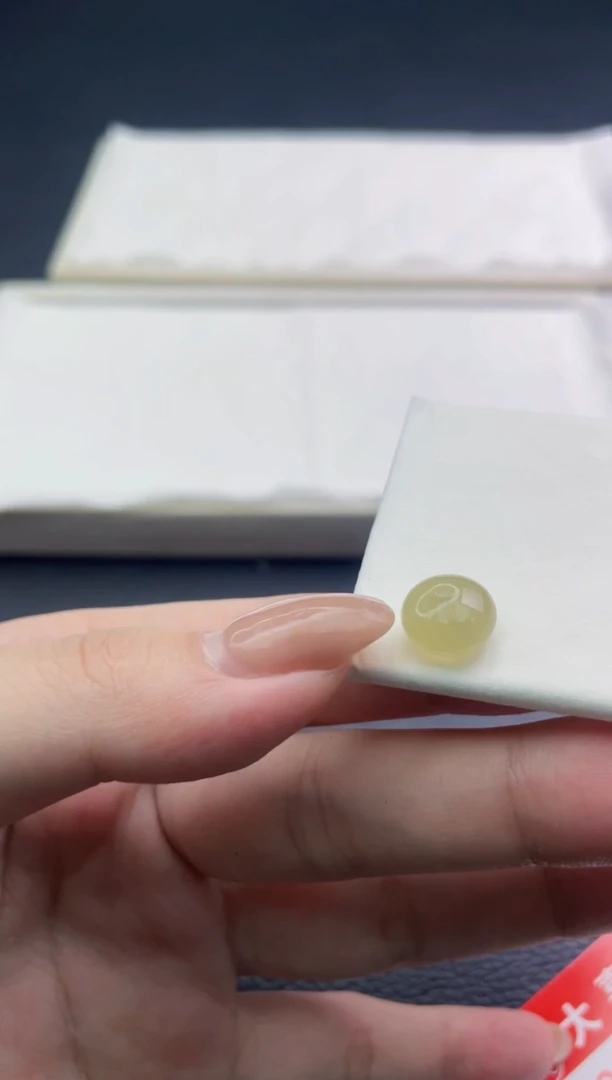 未镶嵌定制翡翠枚珠子